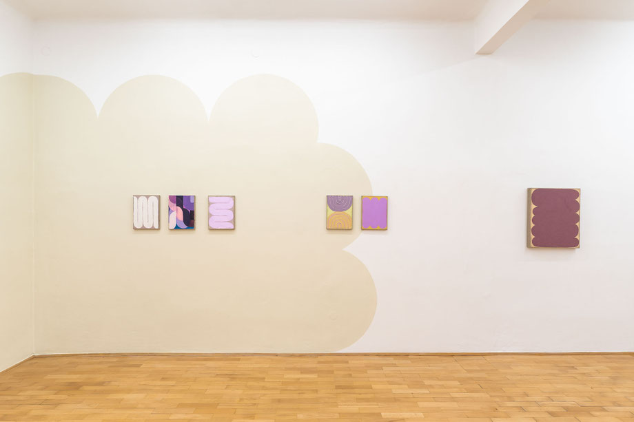 Julia Brennacher Installationsansicht, Companions, Galerie Vonier Salzburg, 2025 (Wandmalerei, kleinformatige Gemälde, Ölarbeiten) 