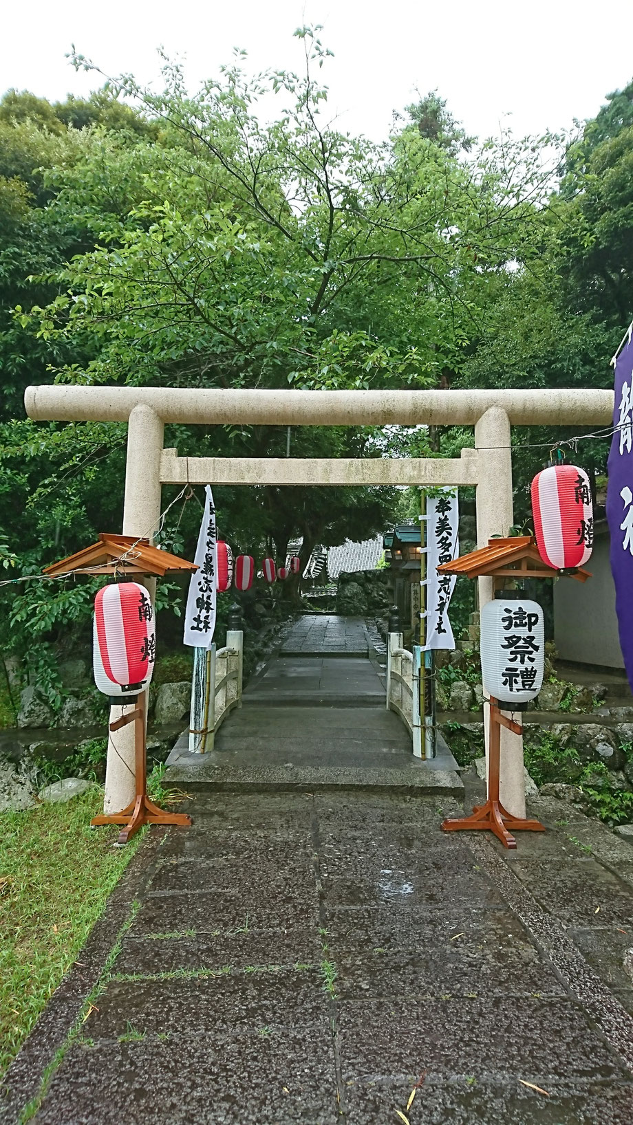 祷屋の日の美多羅志神社