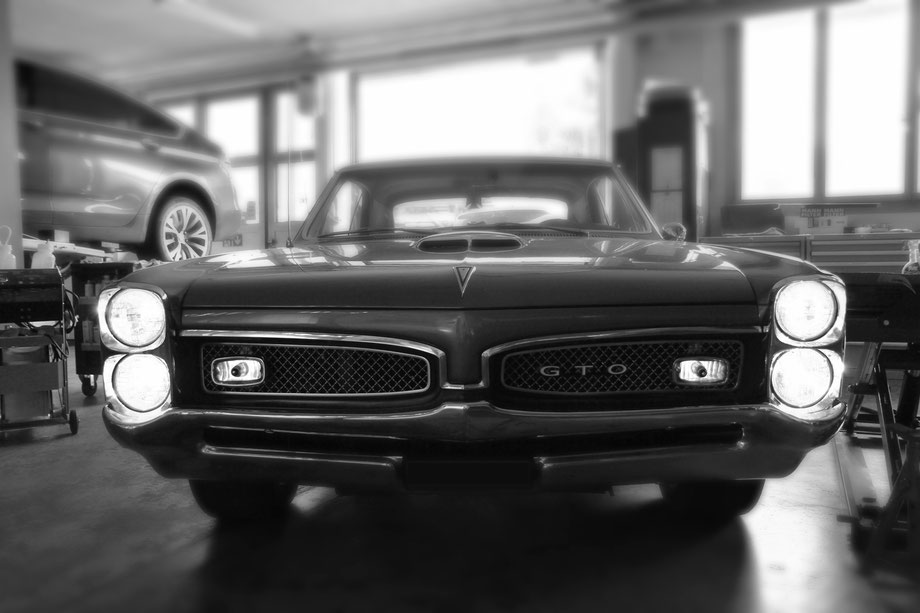 Pontiac GTO Front Ansicht in Auto Garage 