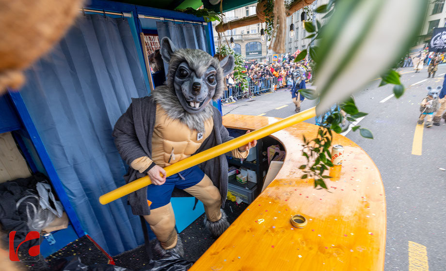 Wey-Umzug, Güdismäntig, Fasnacht, Altstadt luzern, Ausflugsziel Luzern, Zunft zu Safran, älteste Zunft Luzern, Fasnachtsumzug, Grinden, Masken treiben, Carnival of Lucerne, Fasnacht Luzern 2024, carnival lucerne 2024, Wey Zunft, Umzug, Guggemusik,