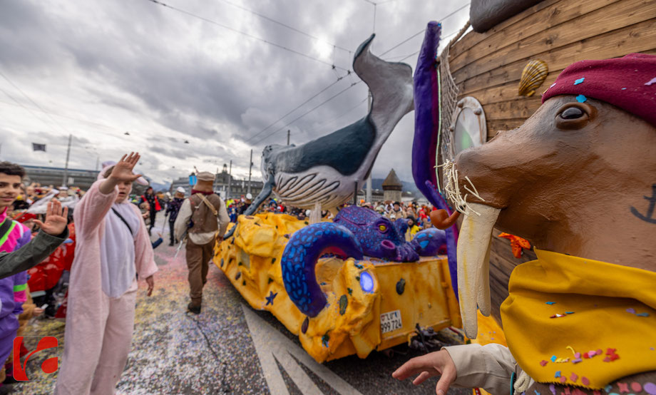 Wey-Umzug, Güdismäntig, Fasnacht, Altstadt luzern, Ausflugsziel Luzern, Zunft zu Safran, älteste Zunft Luzern, Fasnachtsumzug, Grinden, Masken treiben, Carnival of Lucerne, Fasnacht Luzern 2024, carnival lucerne 2024, Wey Zunft, Umzug, Guggemusik,