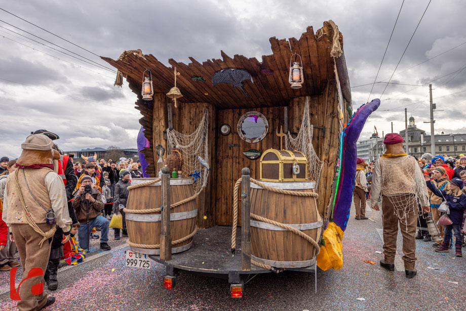 Wey-Umzug, Güdismäntig, Fasnacht, Altstadt luzern, Ausflugsziel Luzern, Zunft zu Safran, älteste Zunft Luzern, Fasnachtsumzug, Grinden, Masken treiben, Carnival of Lucerne, Fasnacht Luzern 2024, carnival lucerne 2024, Wey Zunft, Umzug, Guggemusik,