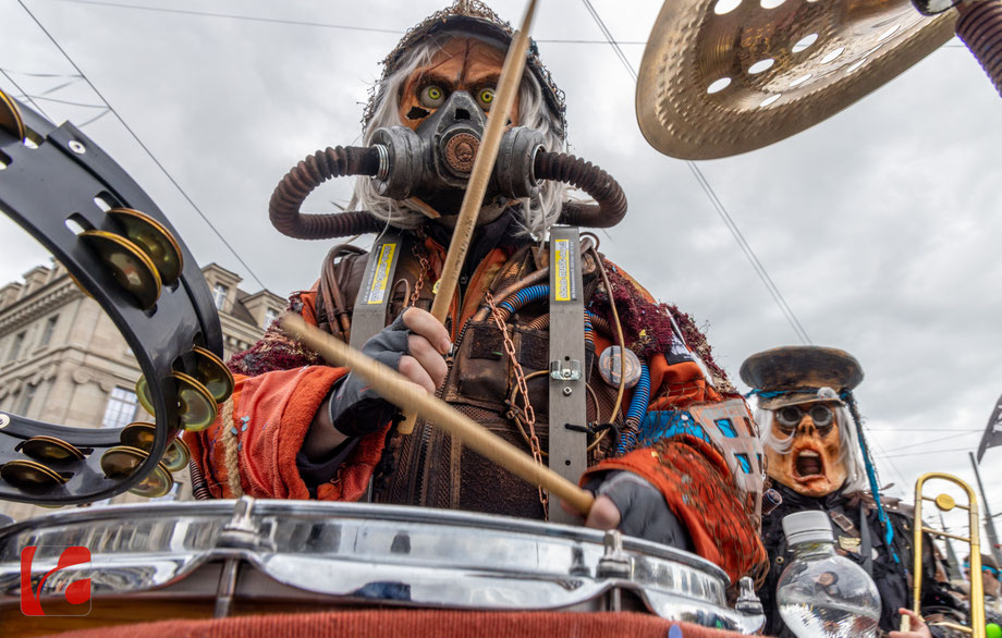 Wey-Umzug, Güdismäntig, Fasnacht, Altstadt luzern, Ausflugsziel Luzern, Zunft zu Safran, älteste Zunft Luzern, Fasnachtsumzug, Grinden, Masken treiben, Carnival of Lucerne, Fasnacht Luzern 2024, carnival lucerne 2024, Wey Zunft, Umzug, Guggemusik,