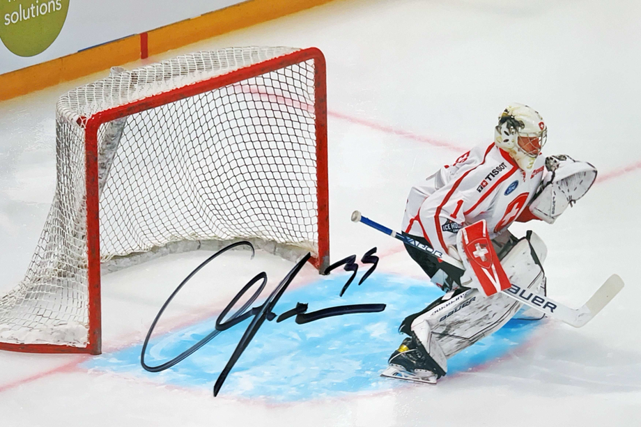 Autograph Connor Hughes Autogramm