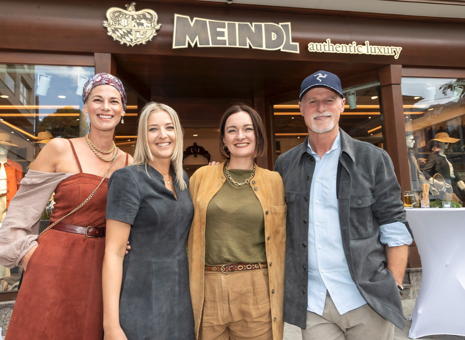 Das Team zur Eröffnung: Daniela Meindl, Martha Biedron (Shopleiterin), Christina Eder-Hofstätter (Head of Retail) und Markus Meindl