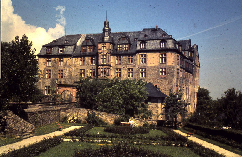 Blick aufs Schloss vor der Renovierung um 1960