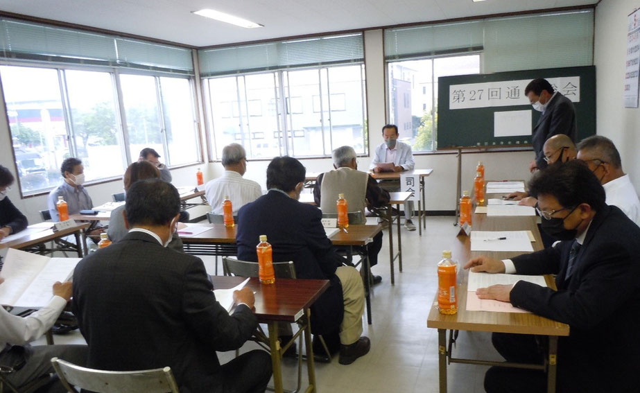 参加者を前に開会の挨拶を行う水野理事長