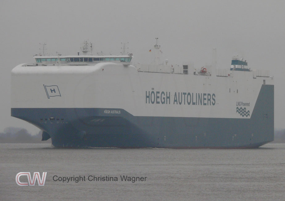 Vehicle Carrier Höegh Australis, IMO 9962691, auf der Elbe.
