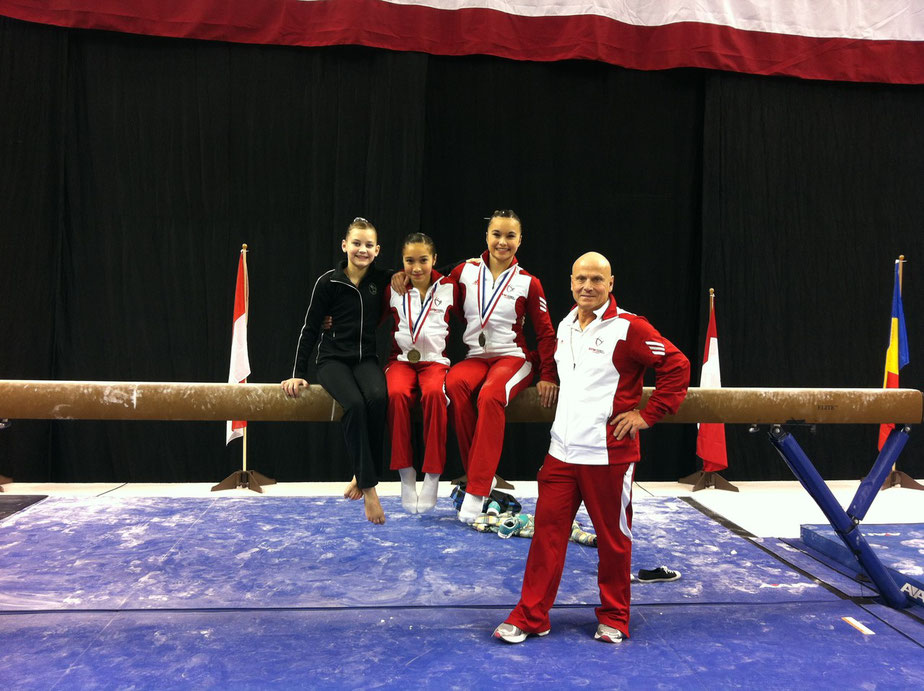  Nadia Comaneci International (Oklahoma. 5-17 février 2013)  Andréanne Belley, Rose Woo, Victoria  Woo et Michel Charron 