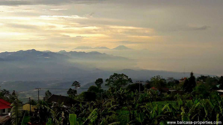 Mountain land for sale with panoramic views over Lake Tamblingan and Lake Buyan