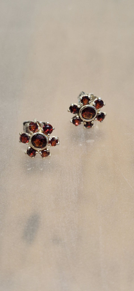 Granatohrringe 333´er 8ct Gold in Tropfenform