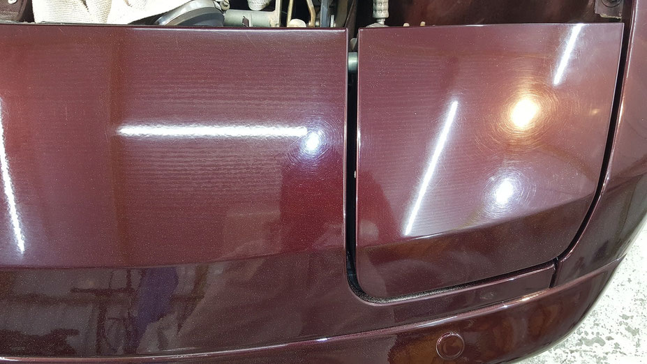 944S2 フロントバンパーの傷・くすみ・白ボケが目立つ