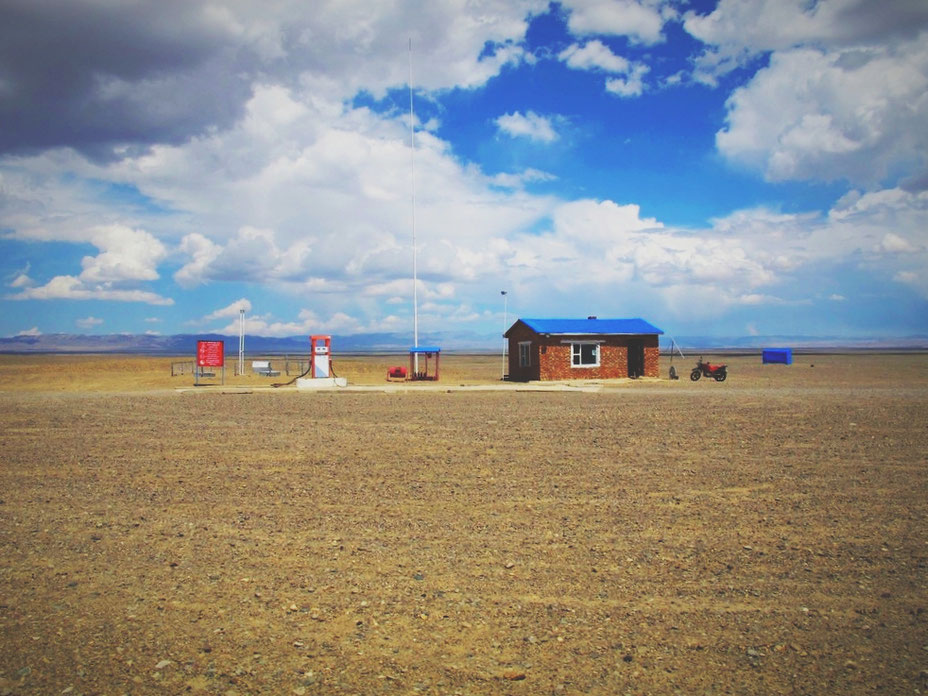 bigousteppes mongolie pistes désert gobi station essence