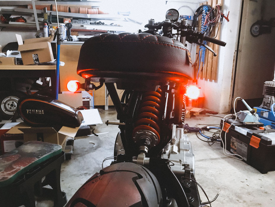 yamaha xv750 se 5g5 cafe racer basis projekt custom umbau rennen kult auspuff heckrahmen lenker sitzbank tank felgen stoßdämpfer motor