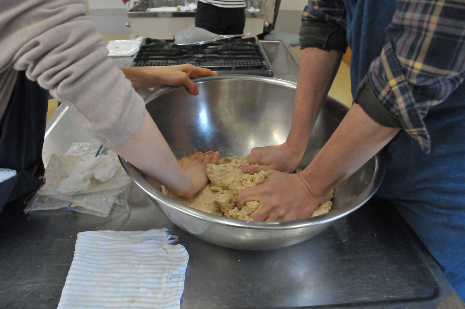 無農薬自然栽培の津久井在来大豆の味噌づくり