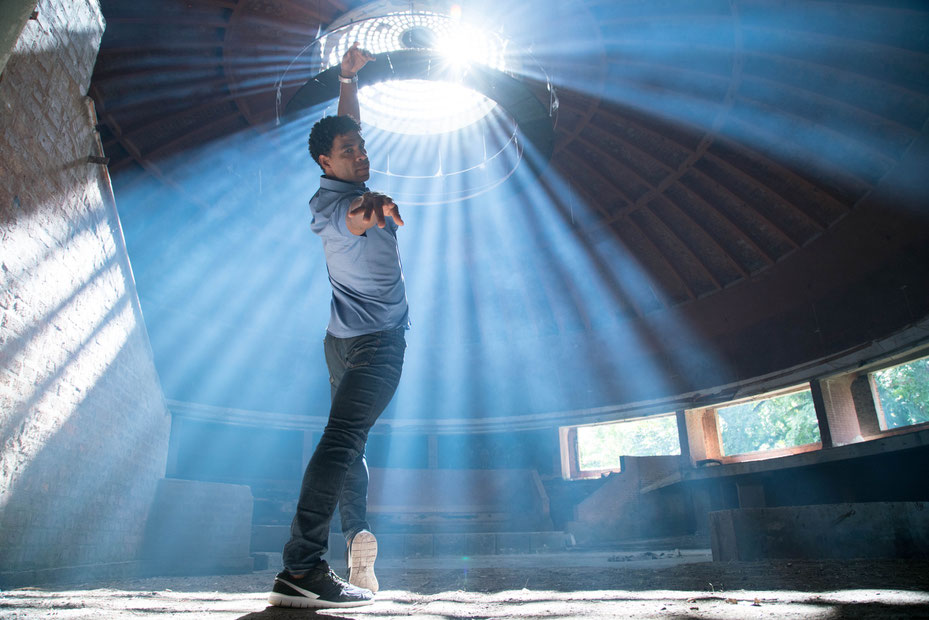 Der erwachsene Carlos (Carlos Acosta). © Piffl Medien