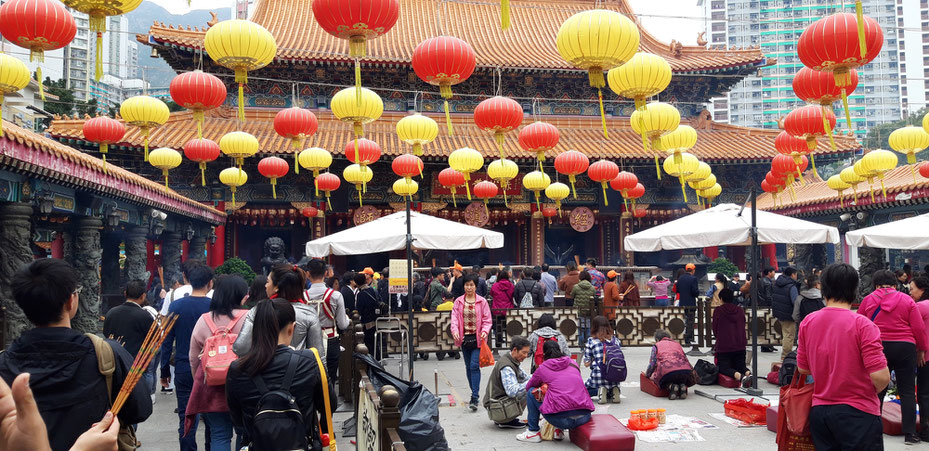 Gut besuchter Wong-Tai-Sin-Tempel am Boxing Day
