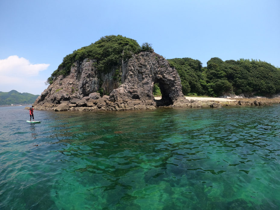 巌門周辺の海でSUP