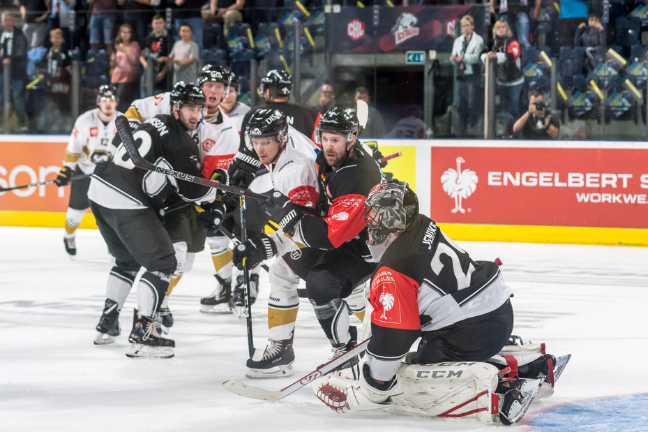 Foto: Birgit Eiblmaier - Alle Zweifel weggefangen: Goalie Andy Jenike in Topform.