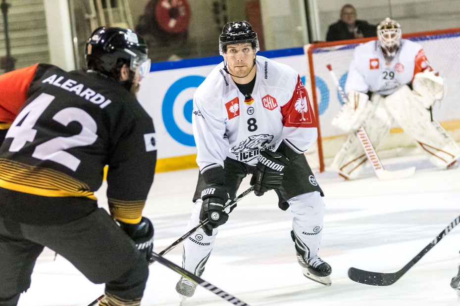 Andy Jenike ständig unter Beschuss, Rouen sehr schnell und motiviert! - Foto: Birgit Eiblmaier