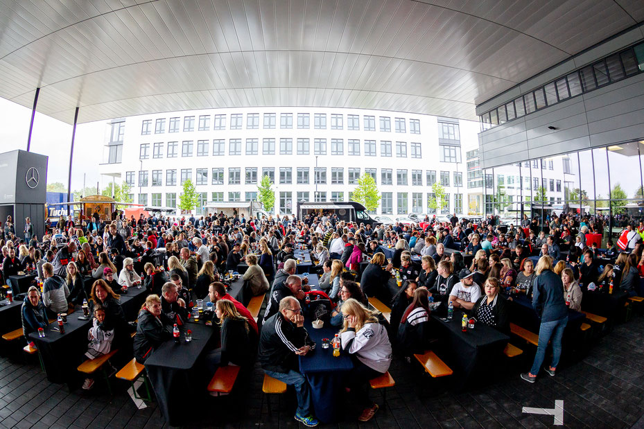 Foto: Thomas Hahn | Volle Hütte bei Mercedes-Benz.