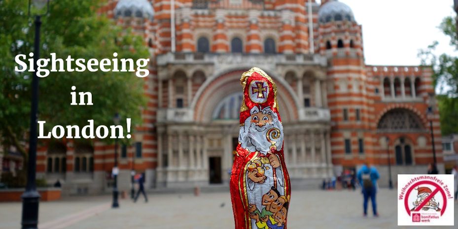 Der Schokonikolaus steht auf einem Platz vor der Westminster Abbey in London.