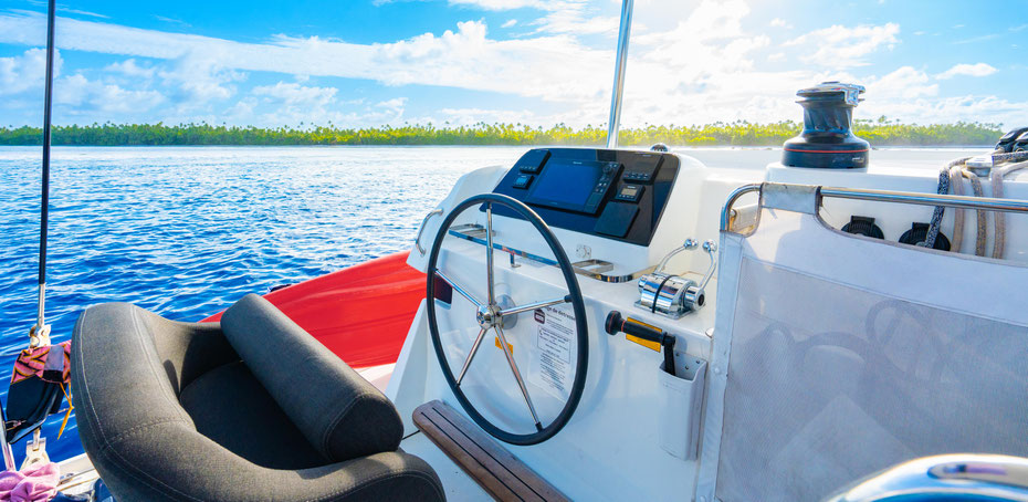 Lagoon 42 disponible location charter rent catamaran Tetiaroa Moorea Tuamotu Leewards Islands