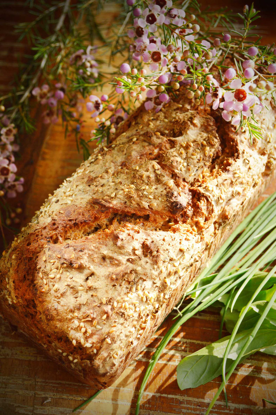 Brot, backen, selbermachen, Ostara, Frühstück, Fenchel, Kümmel, Zucchini, Nuss, Haselnuss, Walnuss, Sonnenblumenkerne, Schnittlauch, Basilikum