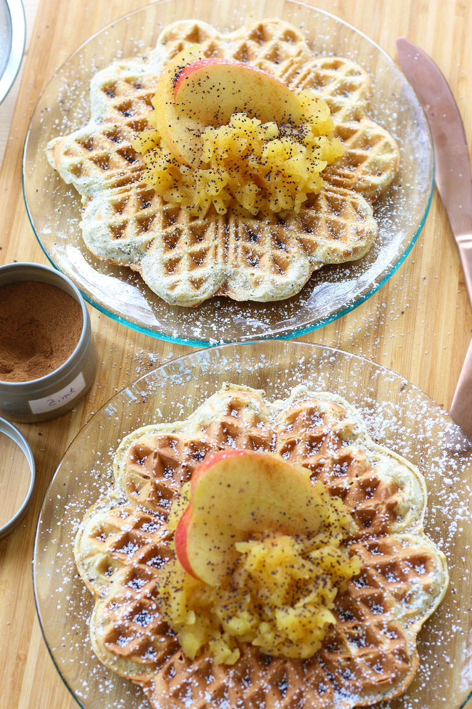 Dinkel-Mohn-Waffeln mit Blitz-Apfelkompott, gesunde Waffeln, Frühstückswaffeln, kalorienarme Waffeln