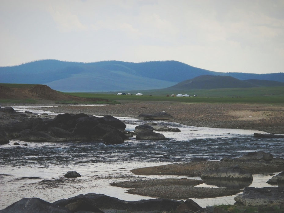 bigousteppes mongolie route yourte montagne chute rivière