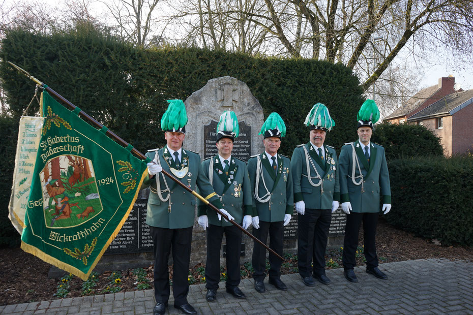 Fähnrich Frank Mösges, Ralf Penkert, Holger Kerkow, Gruppenführer Peter Krüger, Marco Haack. Auf dem Bild fehlen: Dennis Krüger und Jürgen Frambach