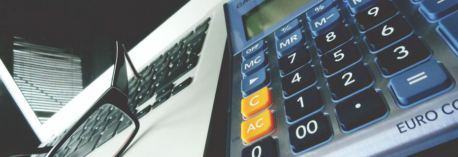 Steuererklärung ausfüllen, Computer, Taschenrechner