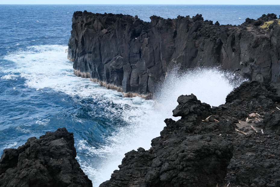 Falaise de basalte noir au Cap Méchant, La Réunion