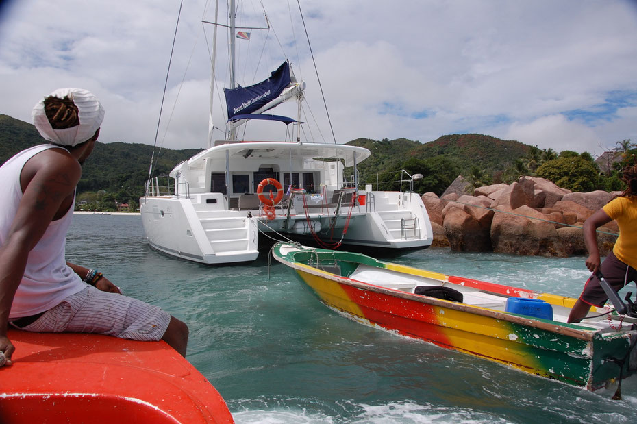 Boot auf dem Weg nach Curieuse, Seychellen
