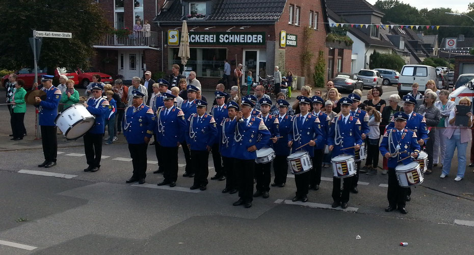 Parade beim Pescher Schützenfest 2015 mit Major Wolfgang Schmitz