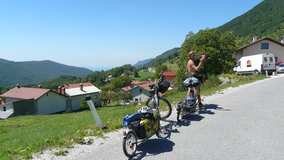 Pour la dernière cote slovène avant le plongeon vers l'Italie, rien de tel qu'un petit tutku!