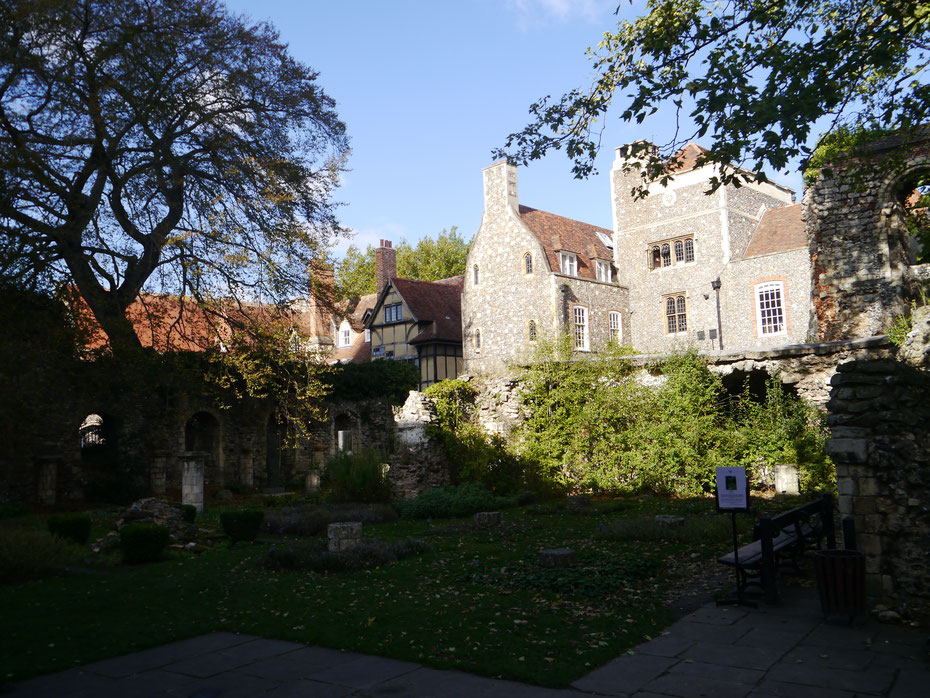 Kräutergarten in der Anlage um die Kathedrale von Canterbury herum