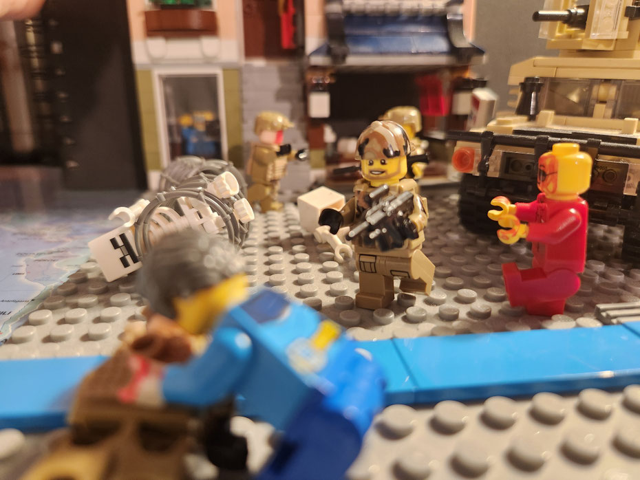 Scène LEGO® Halloween – zombies attaquent maison de résistant américain