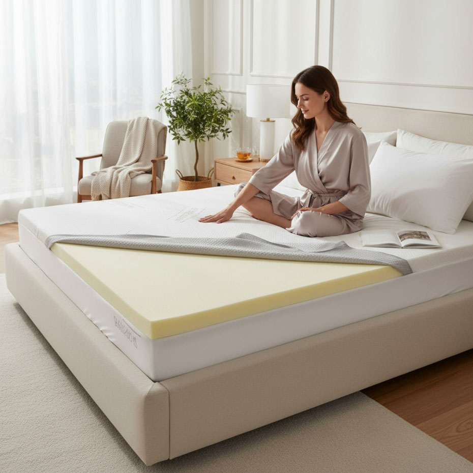 Ein Topper 160x200 macht das Boxspringbett spürbar bequemer. Er entlastet Druckpunkte, beruhigt Bewegungen und schafft ein ausgewogenes Klima.