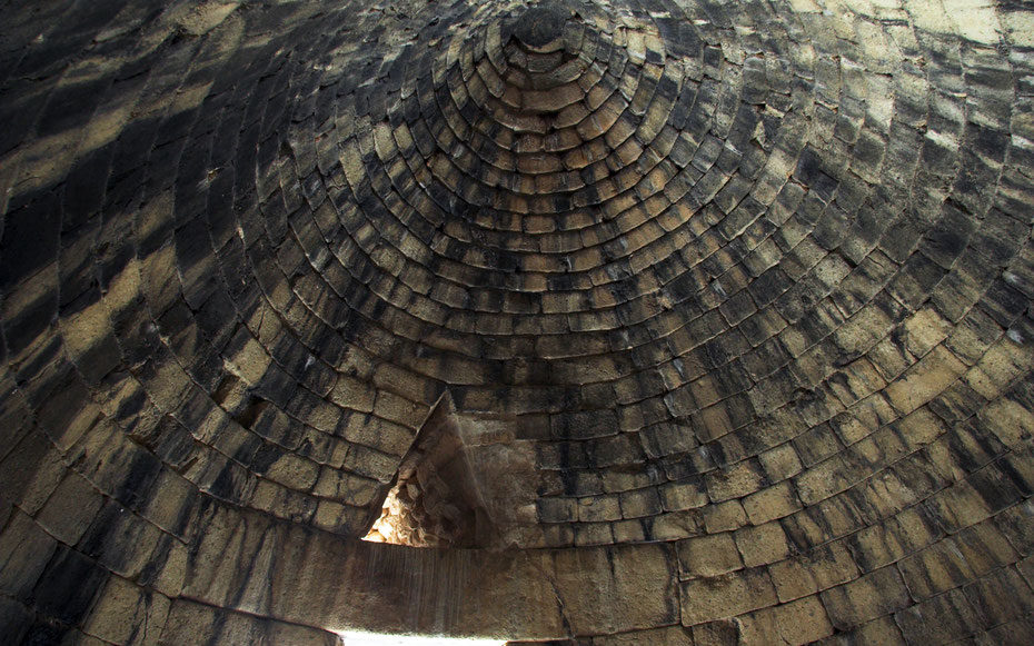 世界遺産「ミケーネとティリンスの考古遺跡群」、ミケーネのアトレウスの宝庫の巨大なコーベル・ドーム