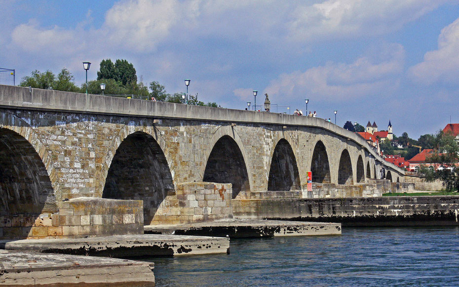 世界遺産「レーゲンスブルクの旧市街とシュタットアムホーフ」、全長308.7m（かつては336m）を誇るシュタイネルネ橋