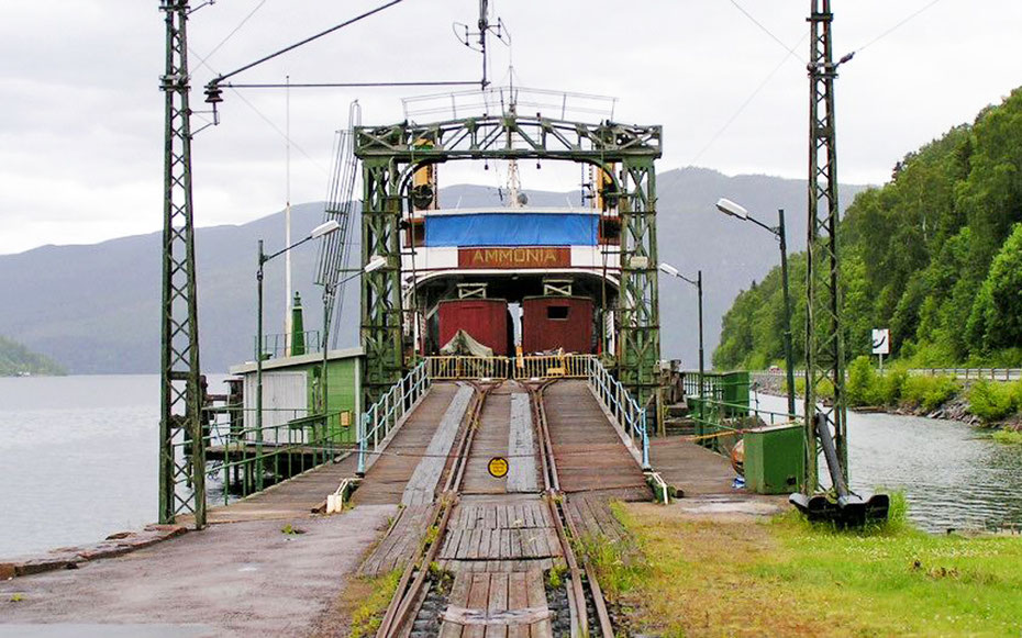 世界遺産「リューカン＝ノトデン産業遺産群」、ティン湖のメルで鉄道フェリーに接続するリューカン線のフェリー埠頭