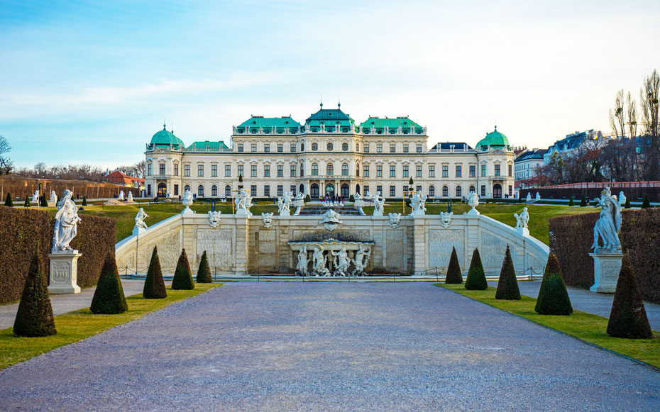 世界遺産「ウィーン歴史地区」、バロック様式のベルヴェデーレ宮殿、上宮とカスケード噴水