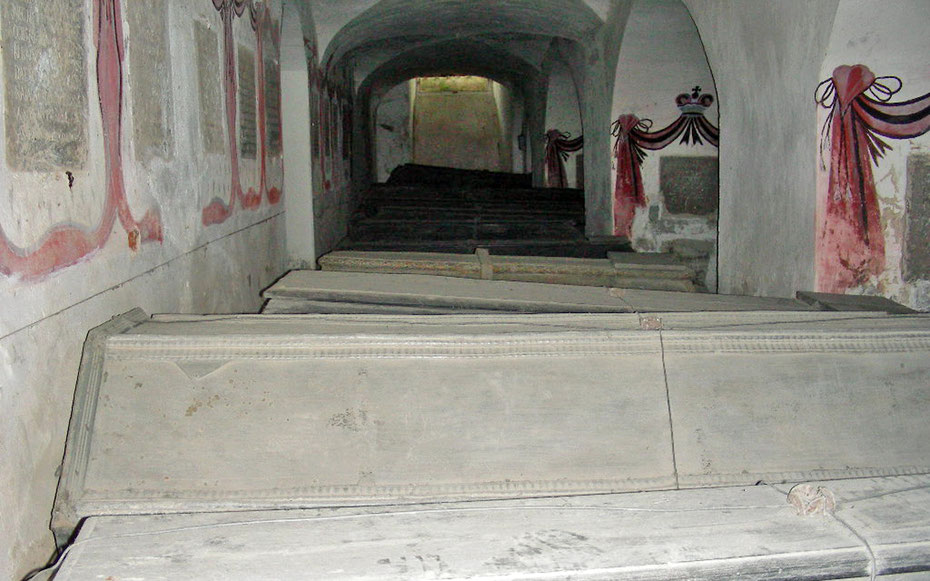 世界遺産「ネスヴィジにあるラジヴィウ家の建築・住居・文化複合体」、キリスト聖体教会のクリプトに収められたラジヴィウ家代々の棺
