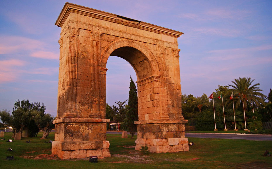 世界遺産「タッラコの考古遺跡群」、ベラ凱旋門