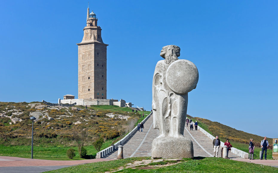 世界遺産「ヘラクレスの塔」、ヘラクレスの塔とブレオガン像 
