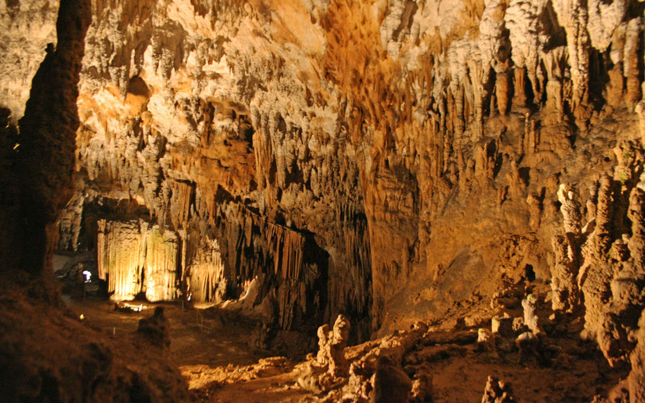 世界遺産「シュコツィアン洞窟群」の鍾乳石群