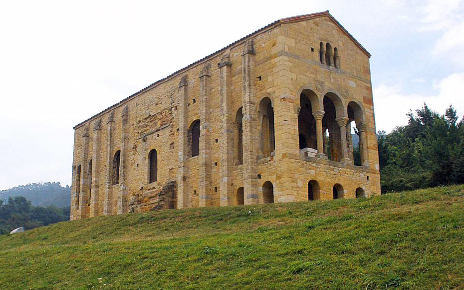 世界遺産「オビエド歴史地区とアストゥリアス王国の建造物群」、サンタ・マリア・デル・ナランコ教会