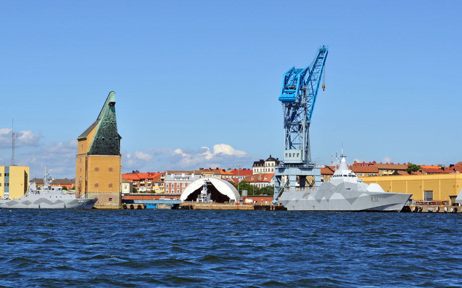 世界遺産「カールスクローナの軍港」のフェンフィンゲル・ドック、左のレンガ塔がガムラ・クレーン