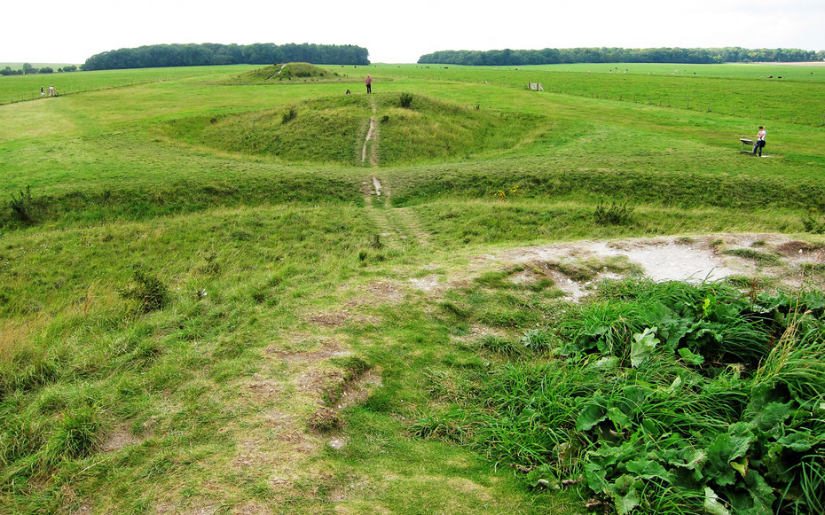 世界遺産「ストーンヘンジ、エーヴベリーと関連する遺跡群」、ストーンヘンジ遺跡群のカーサス・バローズ (C) Velvet